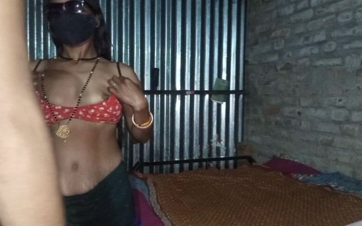 Kumari1996: Une bhabhi desi kawali se fait baiser avec des lunettes