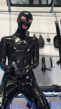 Mistressae'nin 31 talimatı: gırtlağına kadar alma, yumruk sokma, tükürme ve sidik oyunu eğitimi