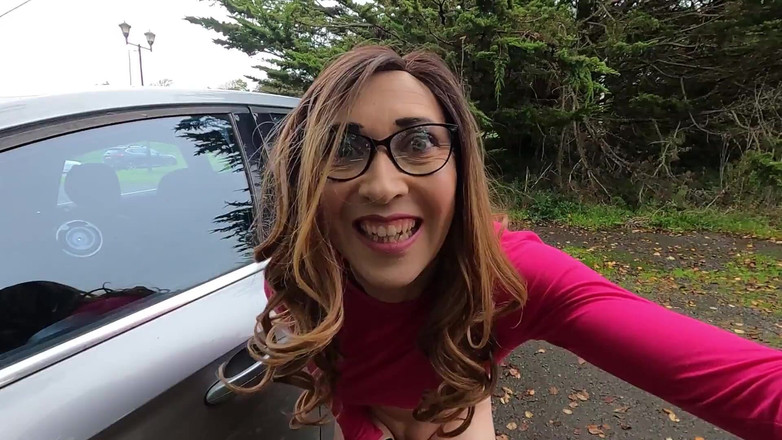 The Midnight Minx: सीडी व्यस्त मुख्य सड़क के पास कपड़े उतारती है!