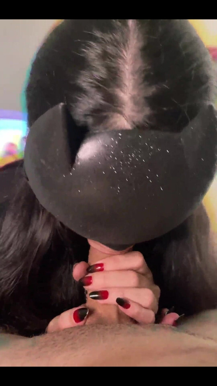 Debora Mendes: Funk Playing and the Kitten Giving Oral Sex to Wellington...