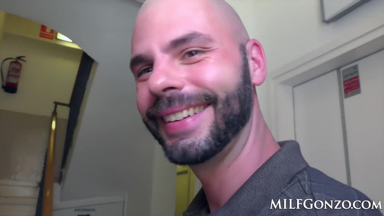 Gonzo Living: MILFGONZO- Julia Roca squirts like a fountain