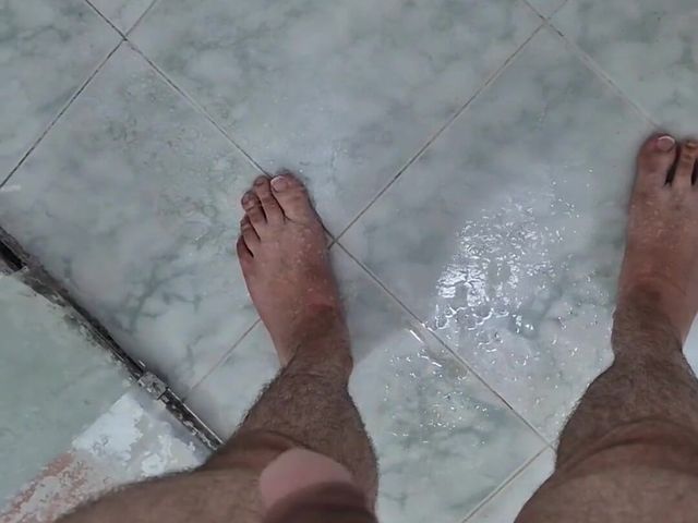 Pissing in the Shower Alone (Lk dick)