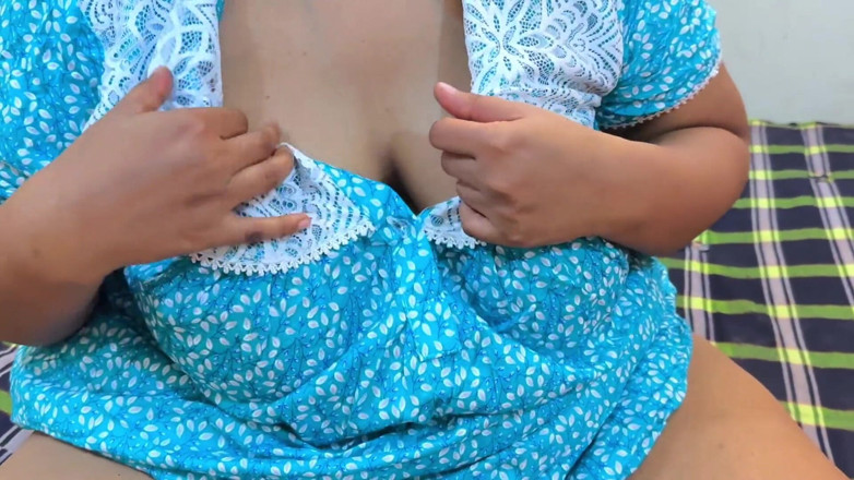 Your Boy's Cum: Büyük zenci yarağı Hintli ateşli üvey anne otelde erkek arkadaşını beklerken...