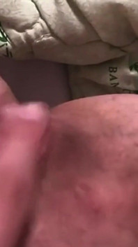Mengongkek pepek ketat dengan dildo tebal