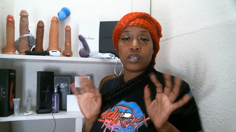 Lady Rae: Lady Raex a modrý had dildo
