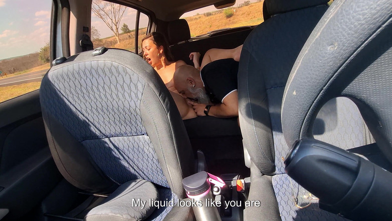 Gabi SweetCouplesStories: Il passeggero nudo in uber cavalca riceve pompini e fa...