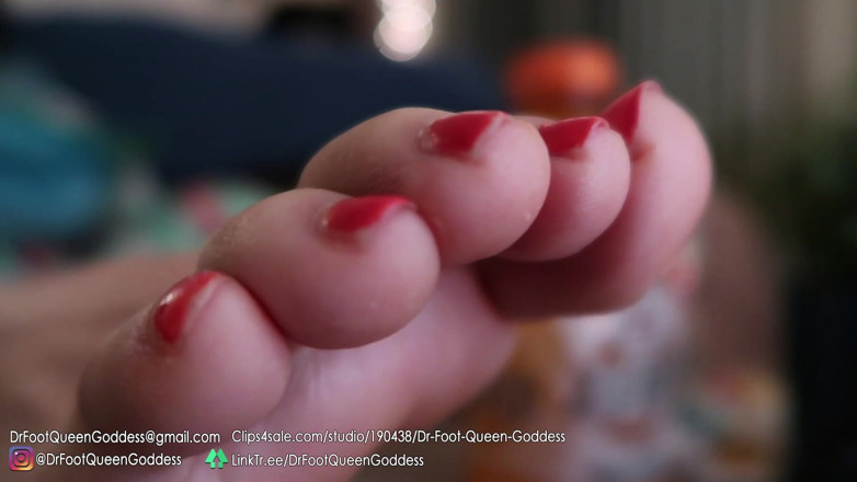 Dr. Foot Queen Goddess: Szczery stół kawowy zginanie podeszwy i pełne ruchanie stóp u...