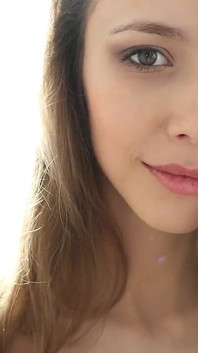 Mila azul trở nên lập dị với kẹo của cô ấy trong âm hộ