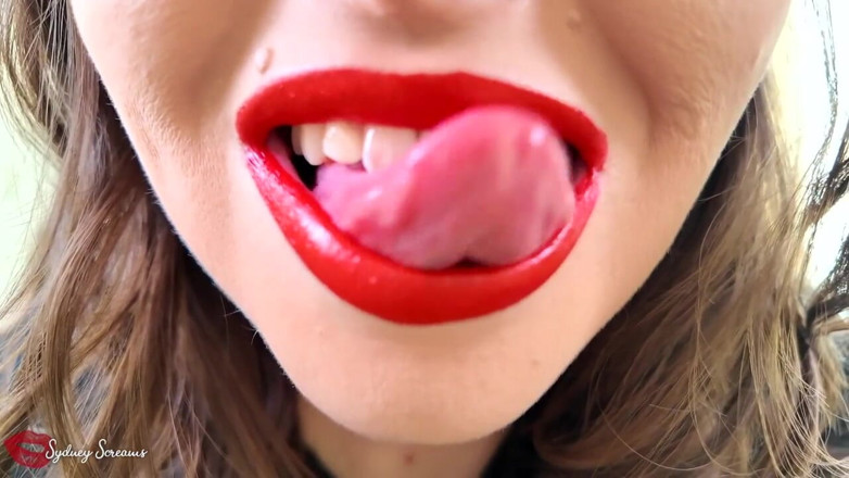 Sydney screams fetish: Nevlastní máma to ví lépe - MILF Sydney křičí tě utěšuje...