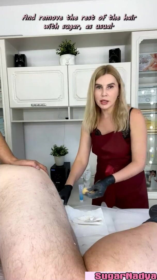 SugarNadya: SugarNadya депиляторит волосы на большом возбужденном члене