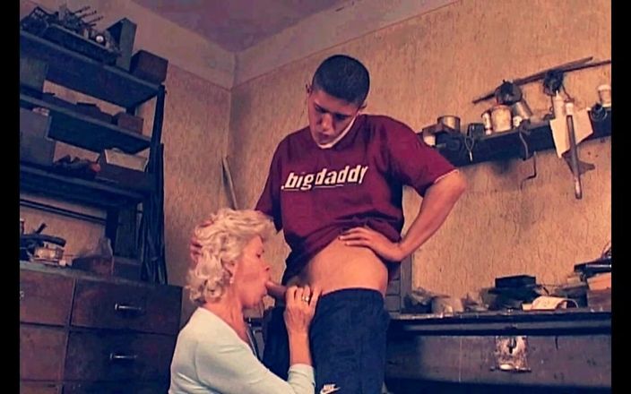 My Dirty Family: Babcia pierwszy raz seks analny