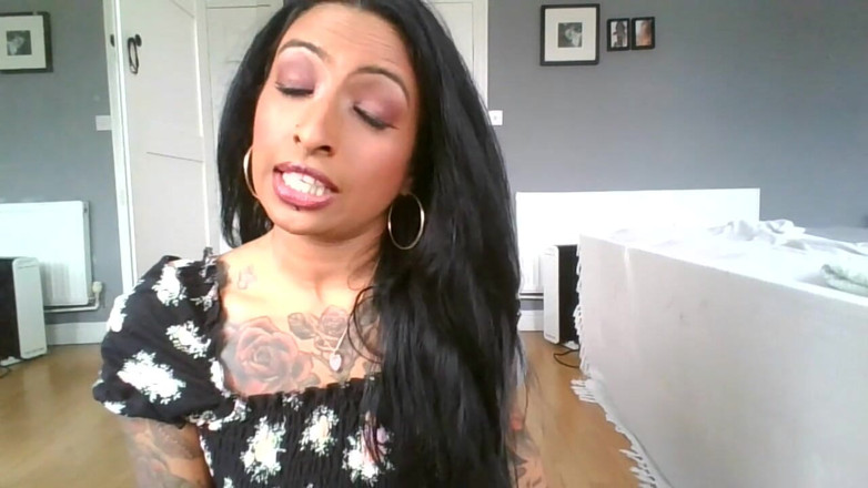 BabeXX69XX Asian MILF: 继父给甜美的处女繁殖