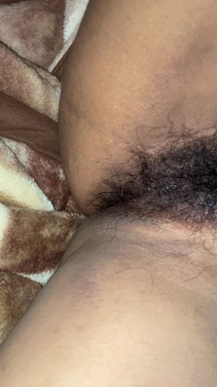 Hotgirl9: Une fille de 18 ans se doigte la chatte mouillée, desi,...