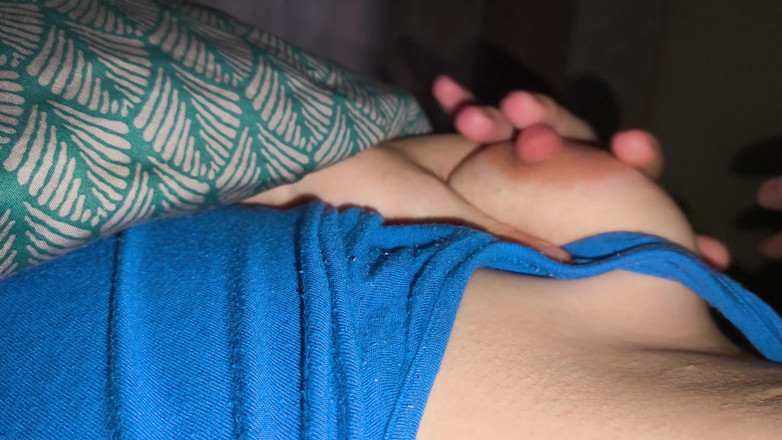 Raw Allure: 濡れた膣の中で脈打つ中出しを伴う静かな朝のセックス