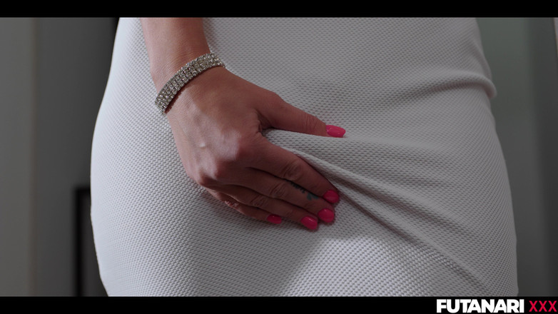 Futanari: Real Life Futanari - Cindy shine si masturba con un giocattolo...