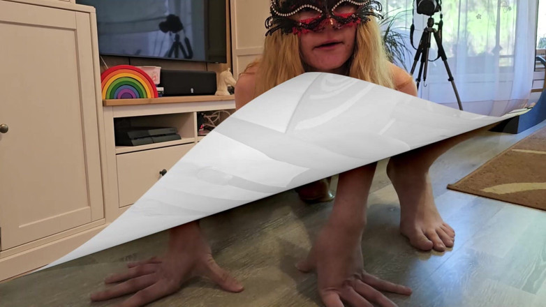 Bikergirl_97: Elle se fait prendre par sa coloc avec un gode...