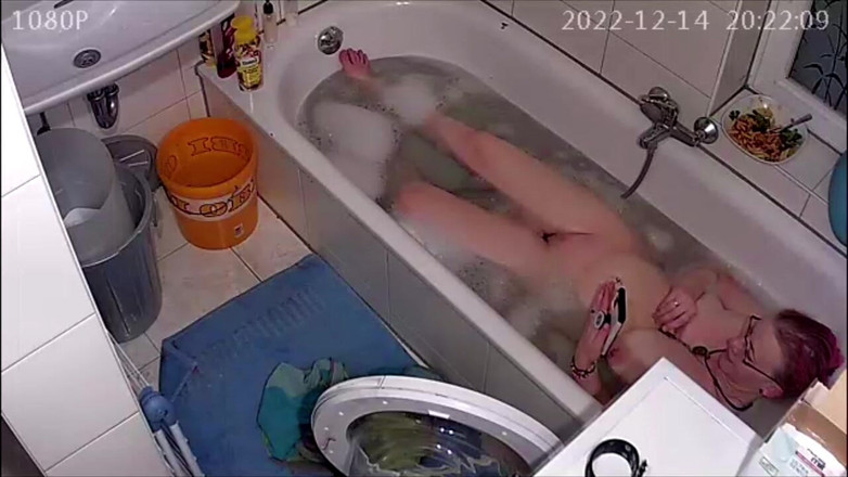 KittieNoOne: Atrapado tomando un baño (sin sonido)
