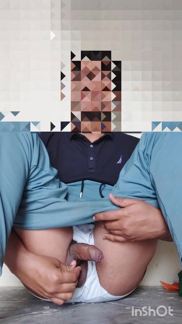 Bigcocka: मैं दोपहर में मालिश कर रहा हूं जब मेरा काला लंड सख्त है