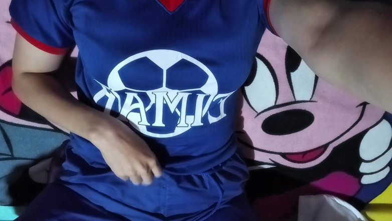 Yuli and tony: Saya bersetuju untuk berkongsi bilik dengan adik tiri saya dan...