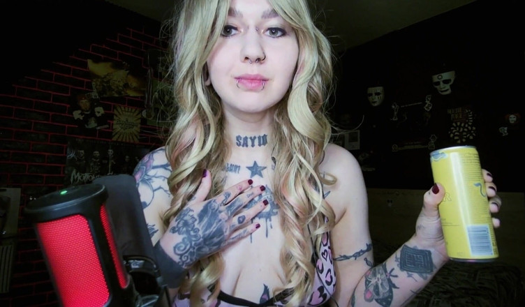 MessalinaHorror: Sexy alternativa loira arrotando