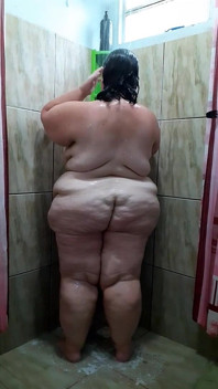 Fare la doccia, la lavarmi i capelli e radermi.