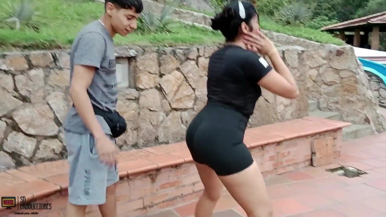Samanthaa: Rakan sebilik membantu saya dengan miang saya, mengongkek saya dengan...