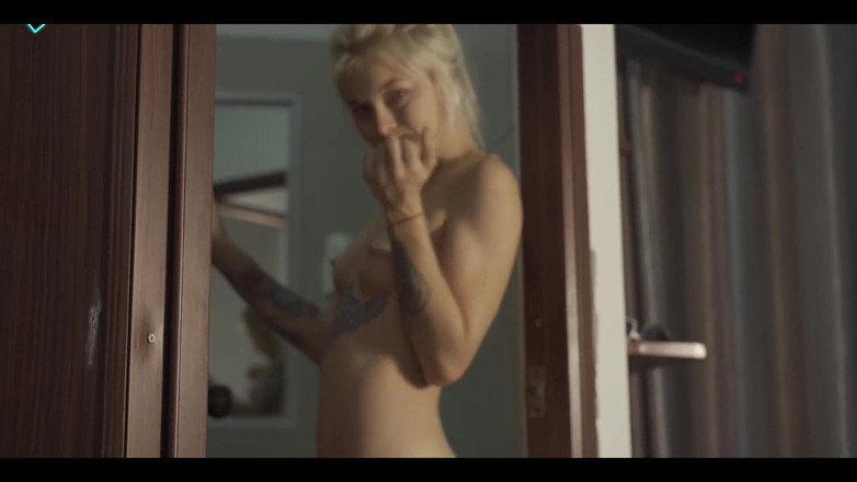 Karneli Bandi: युवा वेश्या को बाथरूम में जोरदार चुदाई करना पसंद है। Karneli Bandi