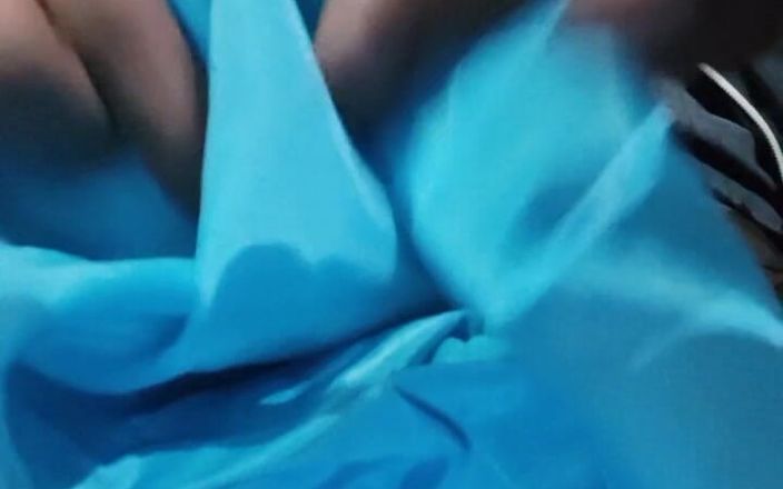 Satin and silky: 鸡巴头摩擦与蓝色垃圾缎丝质萨尔瓦查奇（38）