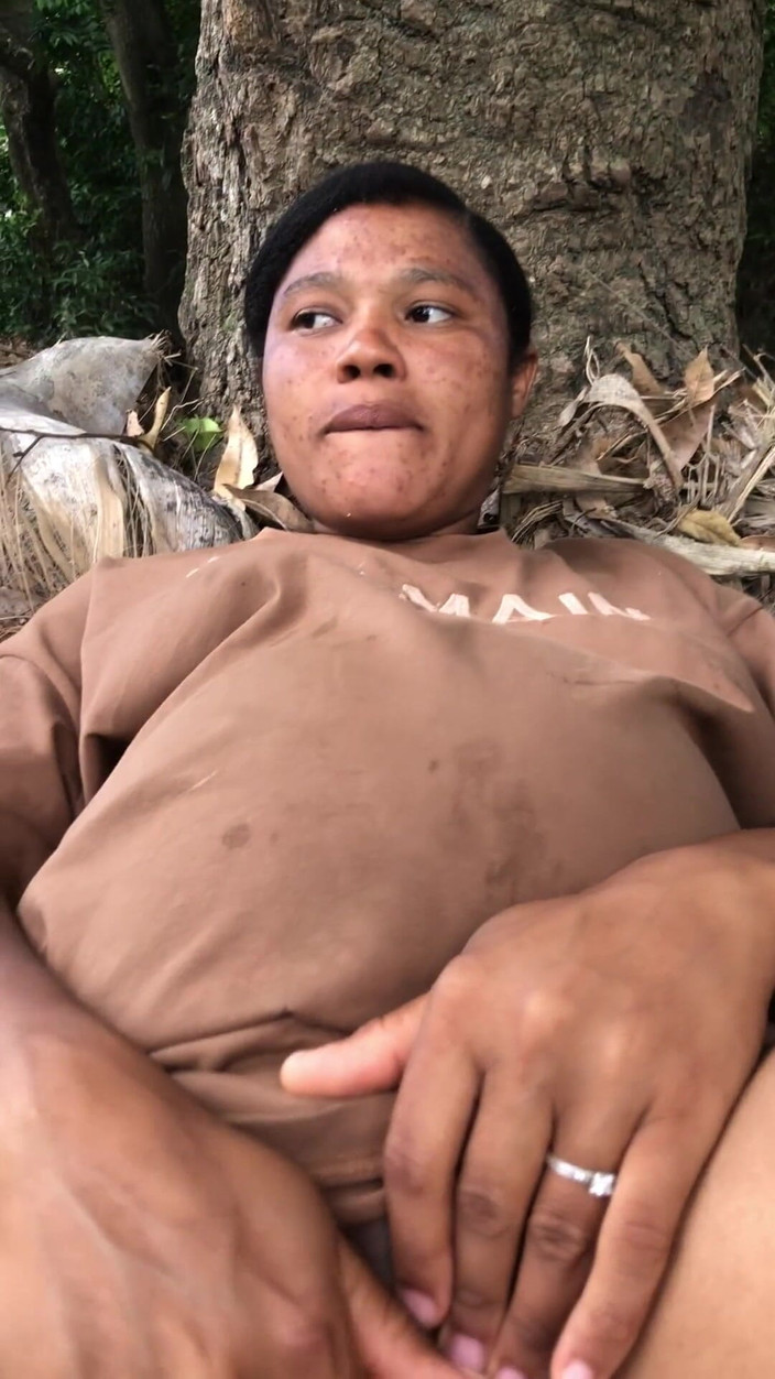 Violetahotvip: Dominicana masturbándose al aire libre