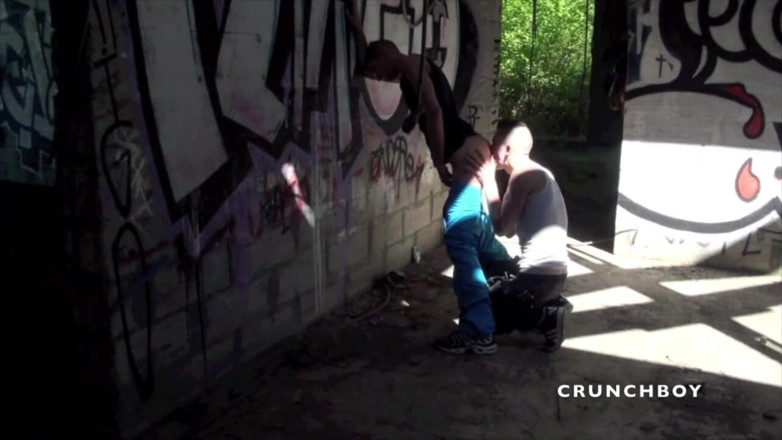 Crunch Boy: Двоє сексуальних молодих чуваків трахаються в місці для круїзу