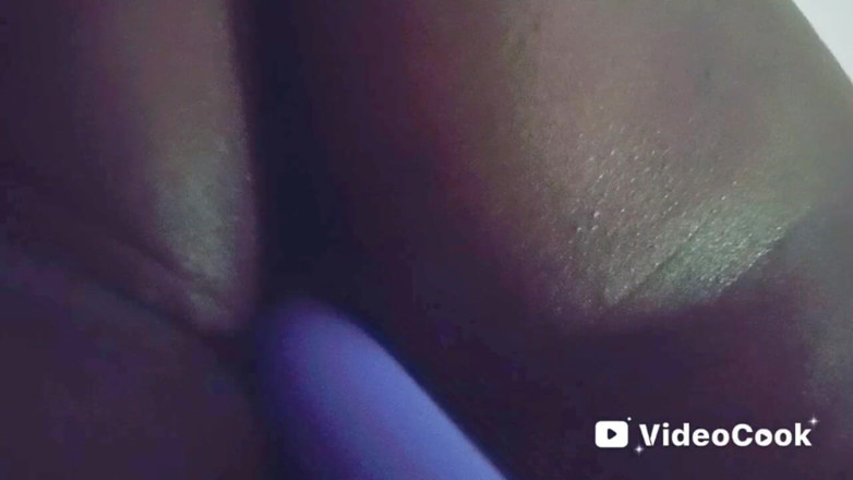 Lola Tha Pink Bunny: 深夜のバイブレータープレイ!!