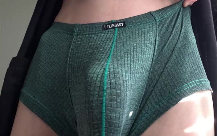 Mistress Mel: La ragazza con un grosso cazzo vuole addestrarti