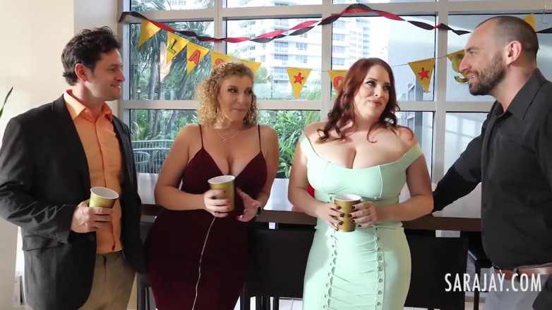 Sara Jay: Sara Jay ha un stravagante quartetto con le sue amiche...
