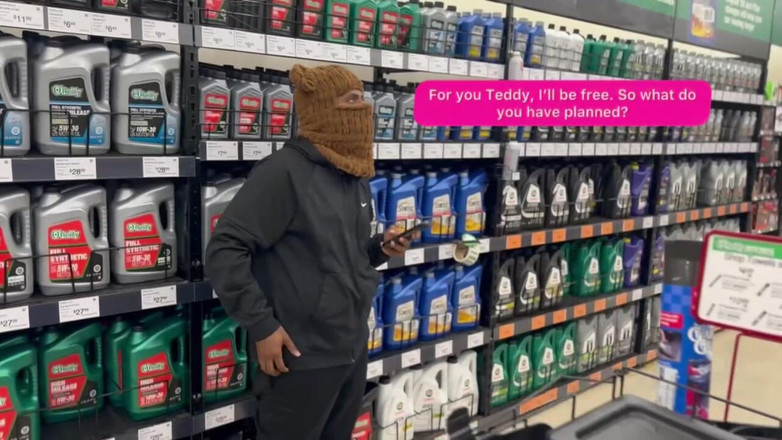 TeddyStrokez: Roztažená Tiffany