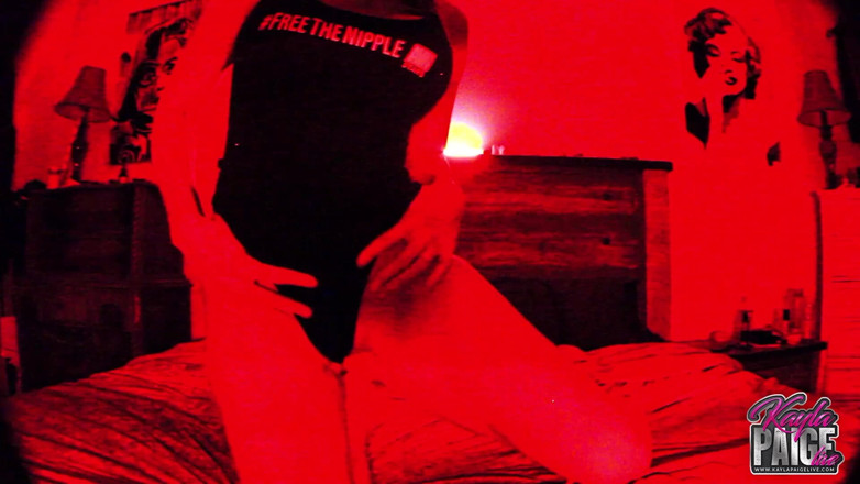 Kayla Paige: laal rang men mera bistar Kayla Paige!