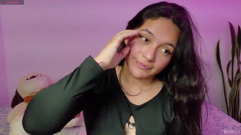 Emilyn Grifs: Tôi Luôn Phục Tùng Bạn, Nhỏ Nhắn Muốn Được Đụ