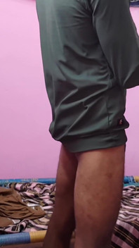 Ich sah porno-video am telefon im schlafzimmer an