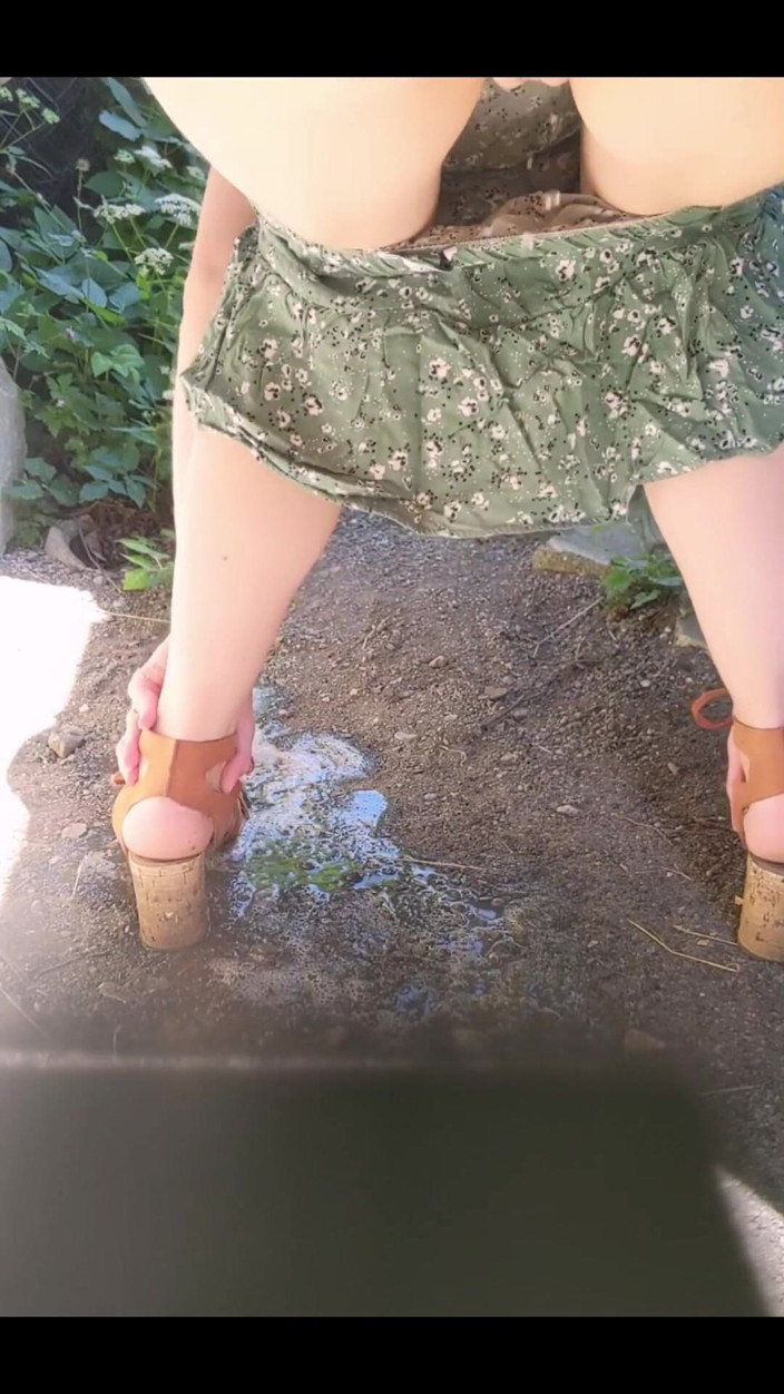 Lilux69: Finalmente, verão! Algum novo xixi ao ar livre está chegando