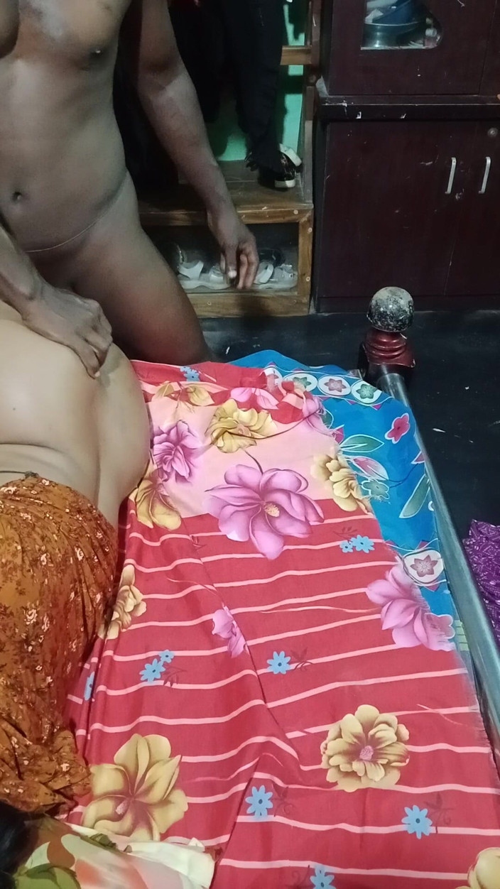 Mombd: Desi het Aunty tight fitta XXX, Desi Village Aunty Tight...