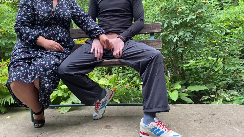 OurFetishLife: Чоловік-рогоносець буде щасливий спермою незнайомця в презервативі