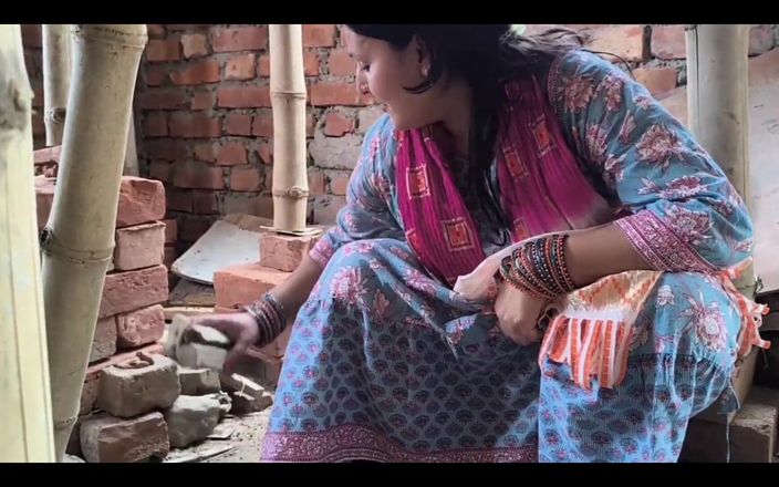 Pujaprem indian: Mujeres trabajadoras follan con un contratista laboral para ganar consejos...