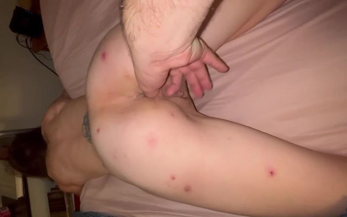 J13D75: 找到了这个街头荡妇签名。带她回家并操她的屁股，直到她激烈高潮！