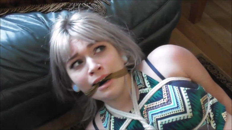 Restricting Ropes: Luna Grey y Violet Haze - muñecas de esclavitud