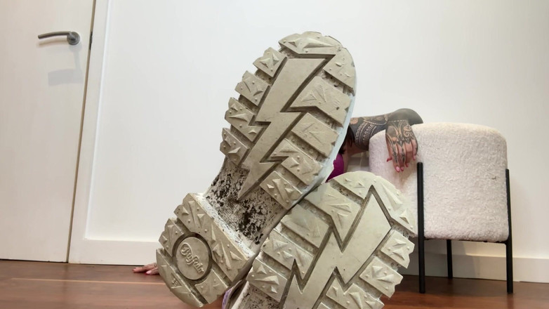 Miss Valentina: Trening brudnych dziwaków trampek