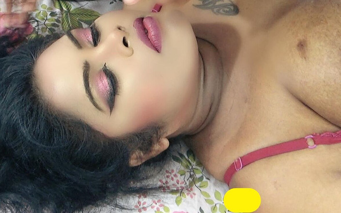 Sexwithsonia: 포르노를 보고 배다른 아들을 붙잡고 그와 리얼 섹스를 하는 새엄마.