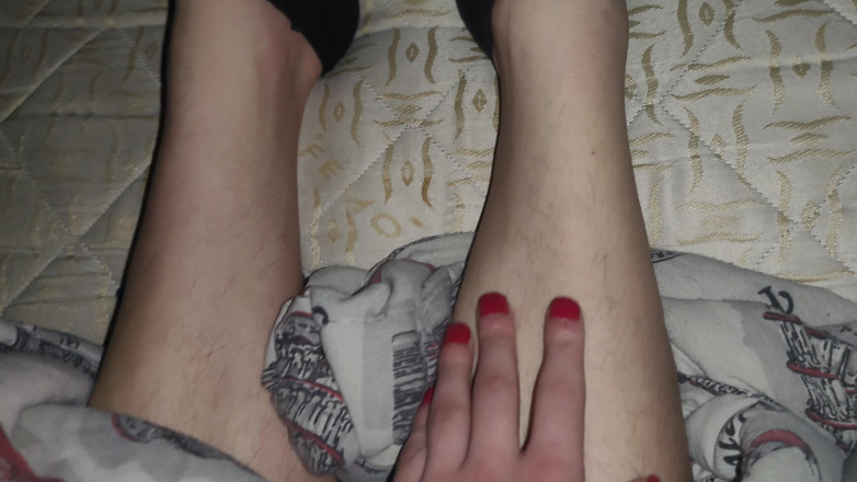 MartyBrady: 아빠의 발을 마사지하는 페티쉬의 크로스드레서 트윈크