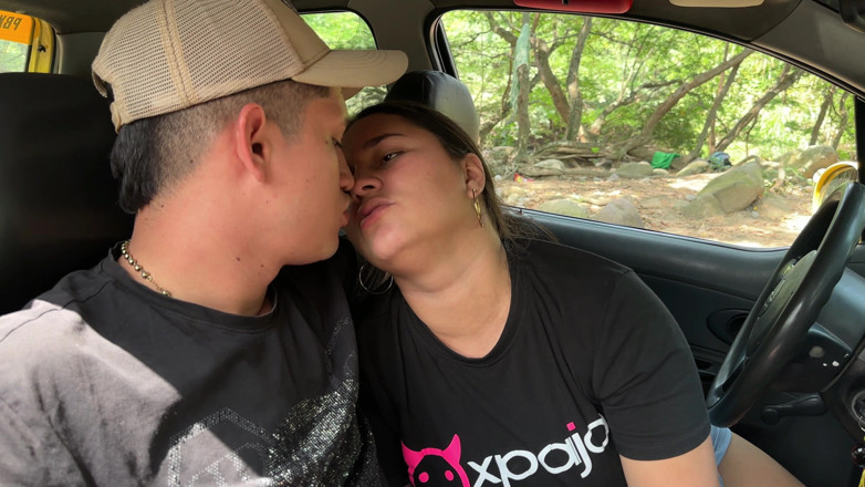 Duoafroditas: I Help Fat Latina to Get Stranded in the Middle...