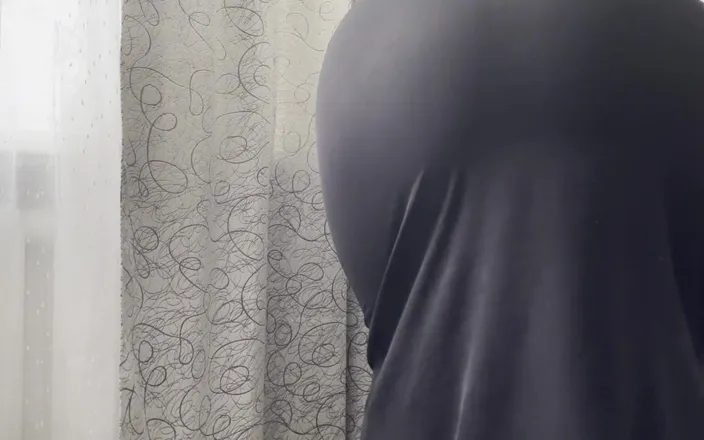 Lux Eva: Hot Algerian MILF Gets Horny While Cleaning