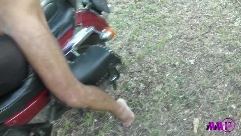 Hotties: Becci milf blowjob fickt doggystyle im freien mit fremden und...