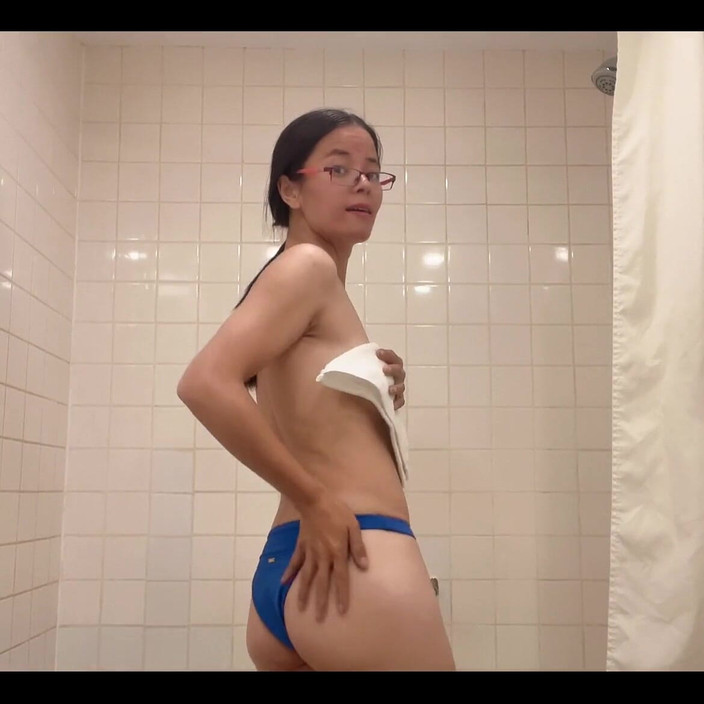 sweethanajapanese: 性感女孩小身材